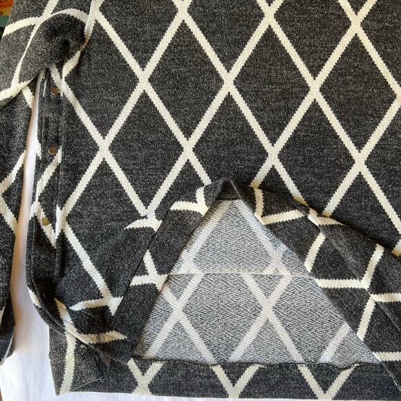 NOM Women Knit Blouse size XL Long Sleeve Crew Neck Stretchy Plaid Black & White - Picture 6 of 9